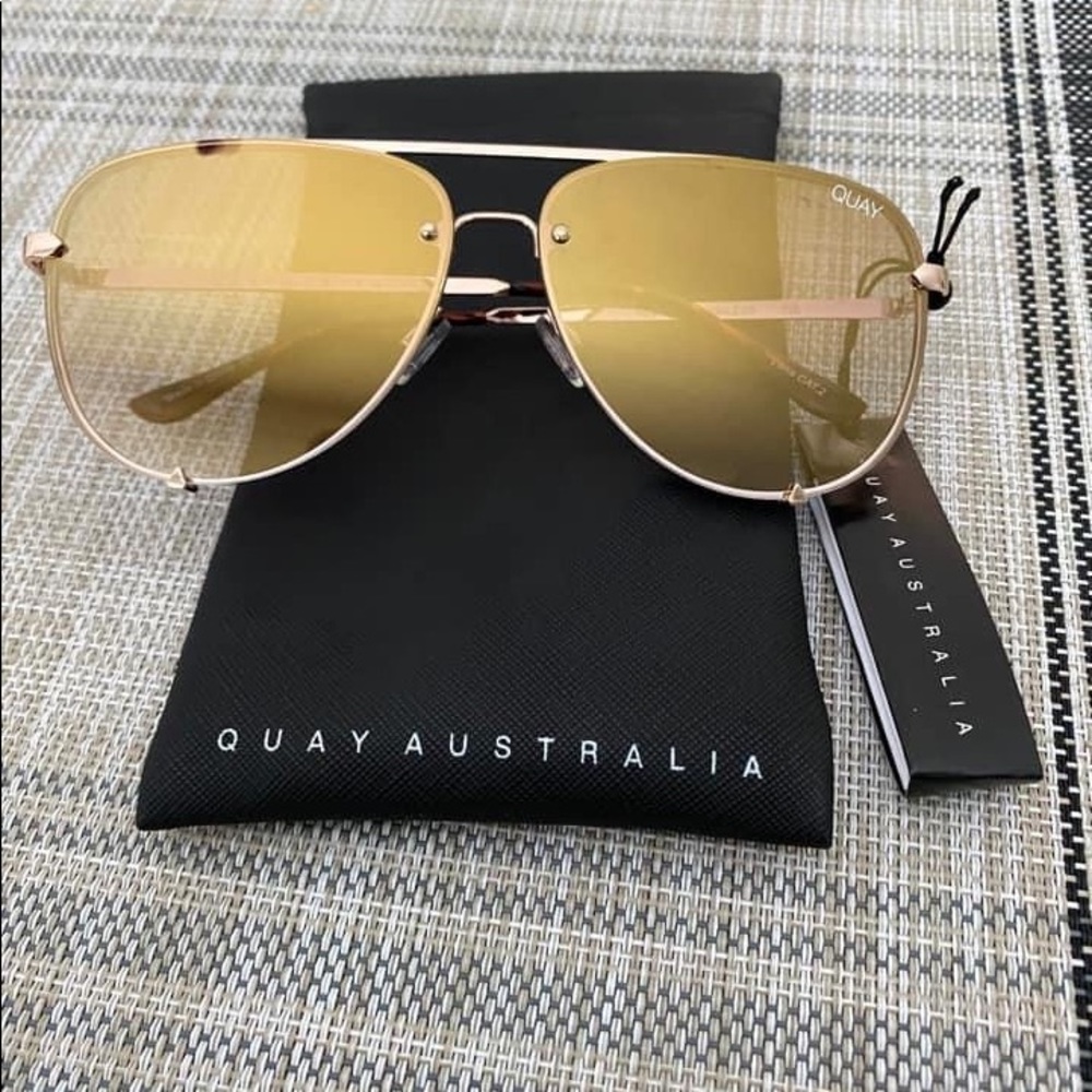aviator w/ oversized metal frame w/ flat lenses & adjustable nose pads